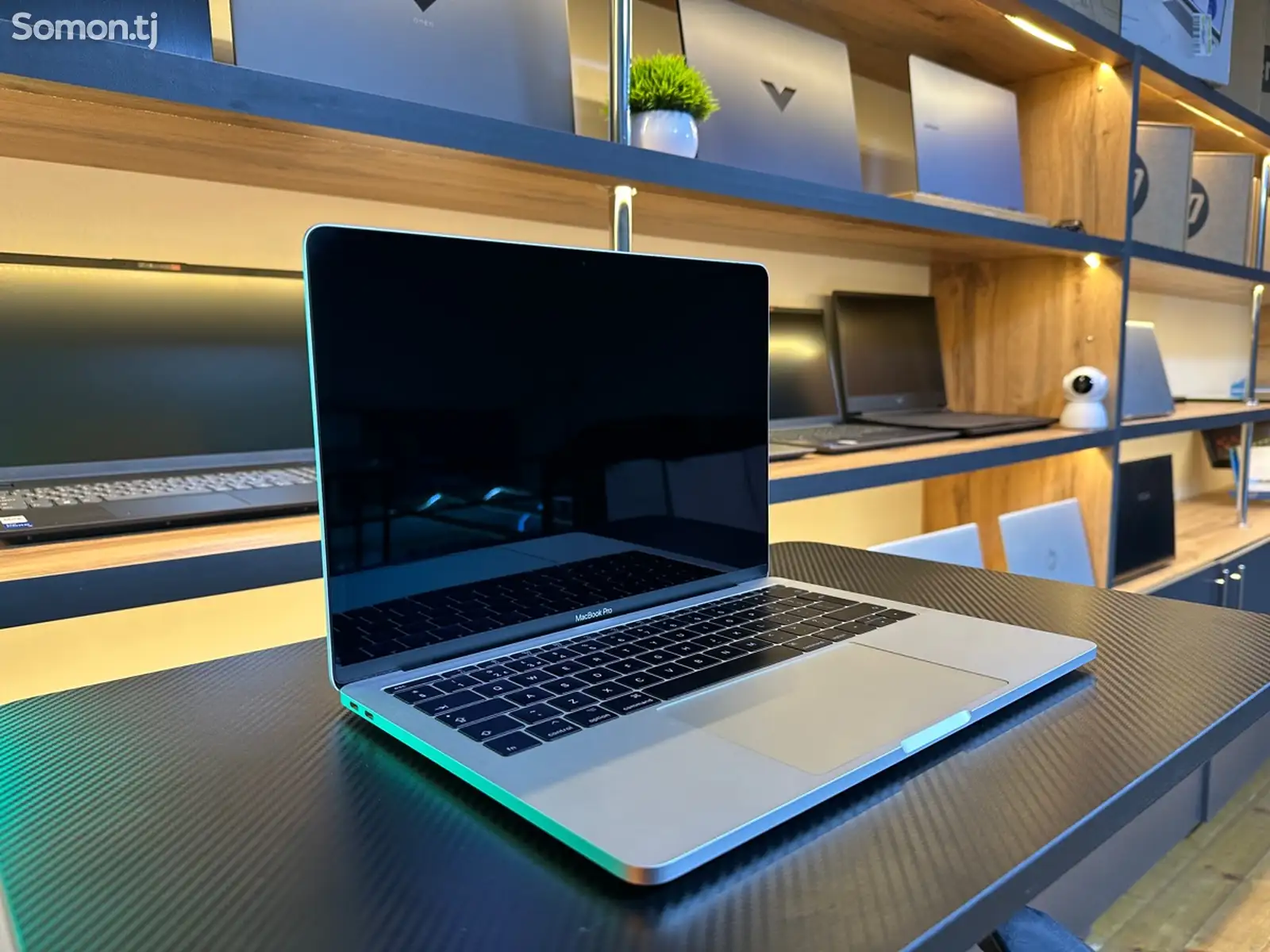 Ноутбук Apple MacBook Pro-1