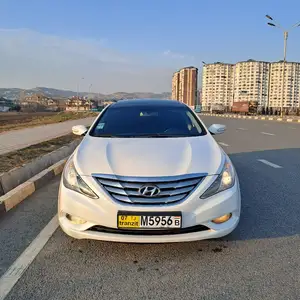 Hyundai Sonata, 2010