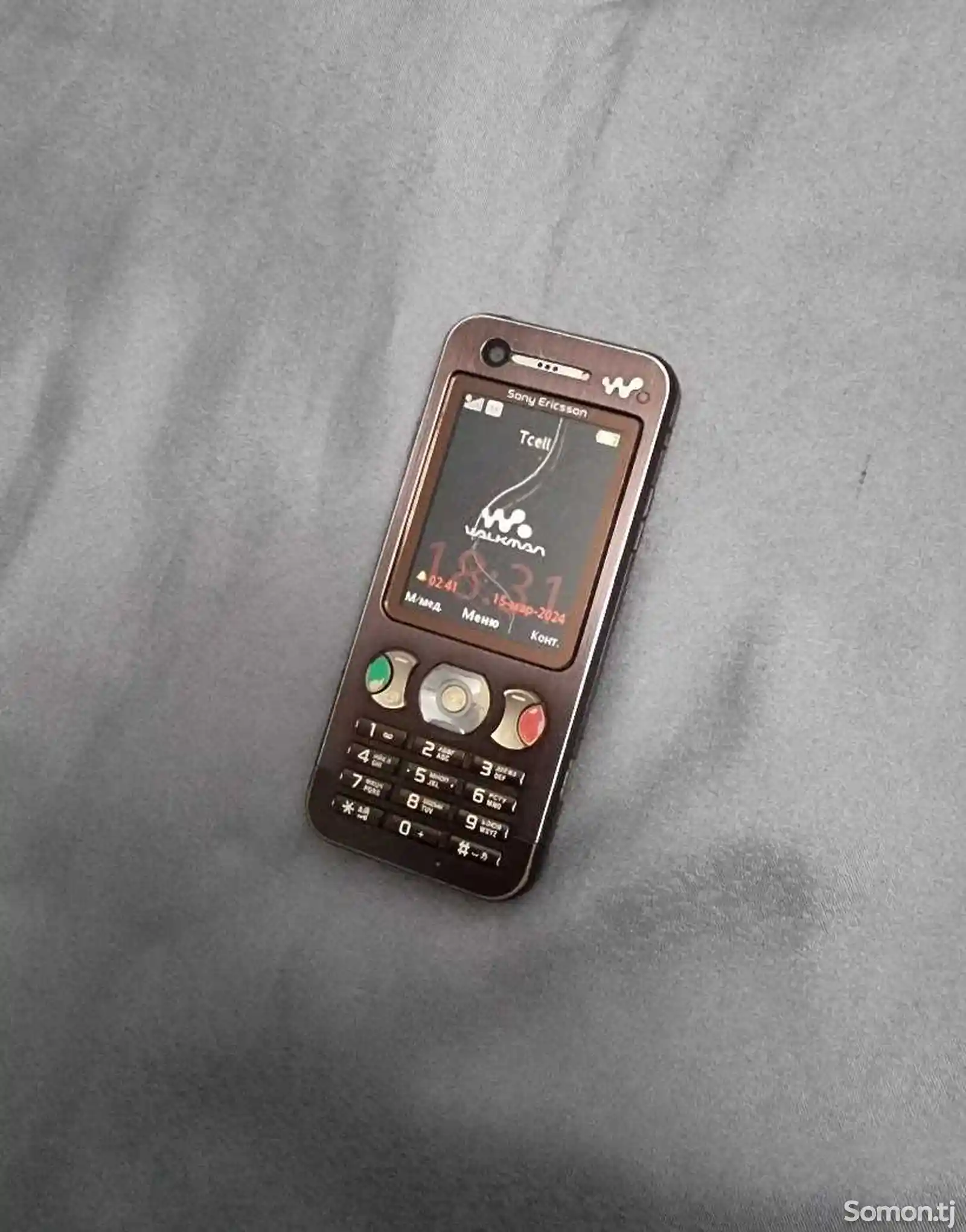 Sony Ericsson W890-1