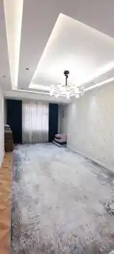 3-комн. квартира, 8 этаж, 100 м², Голубой экран . За т.ц Пайкаром-8