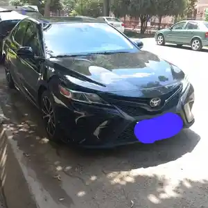 Toyota Camry, 2018