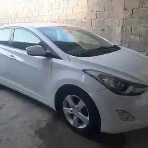 Hyundai Elantra, 2012