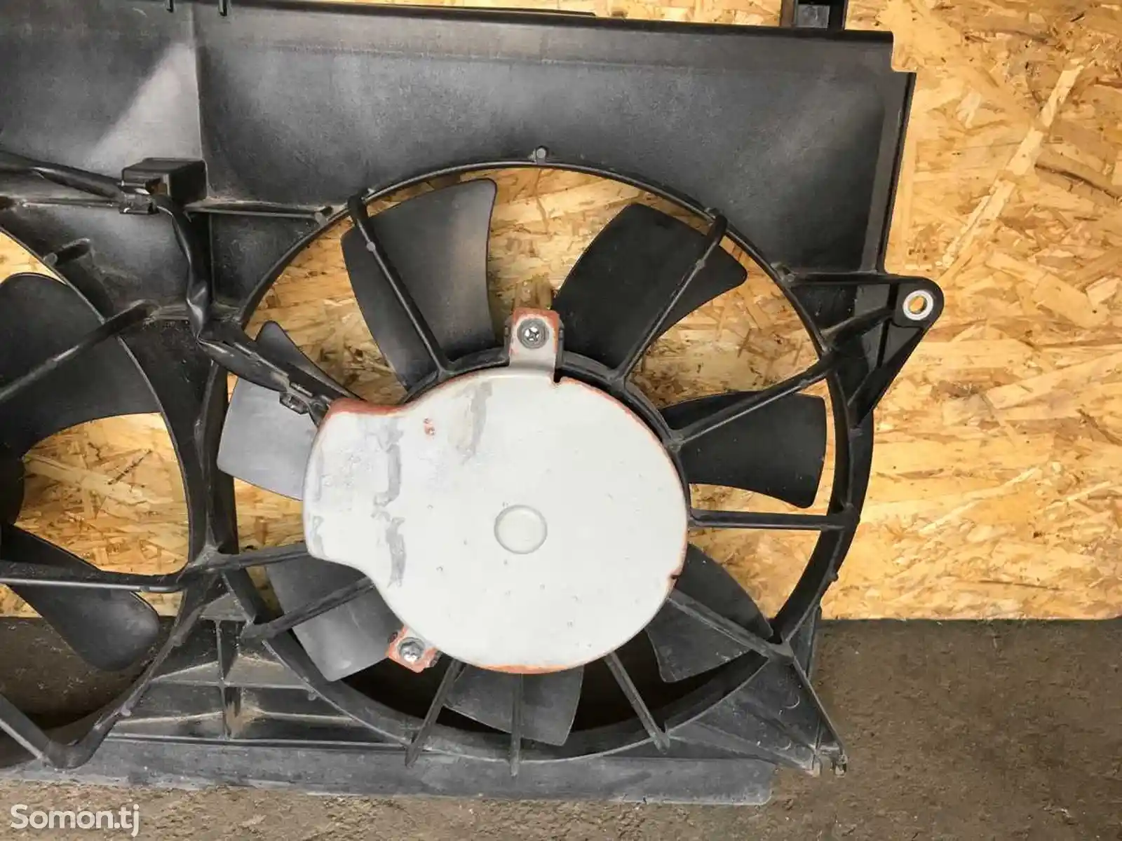 Вентилятор охлаждения двигателя Toyota Avensis-10