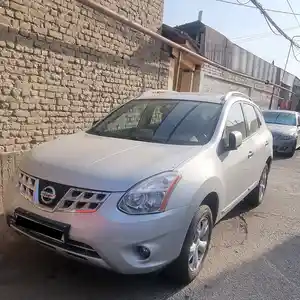 Nissan Rogue, 2011