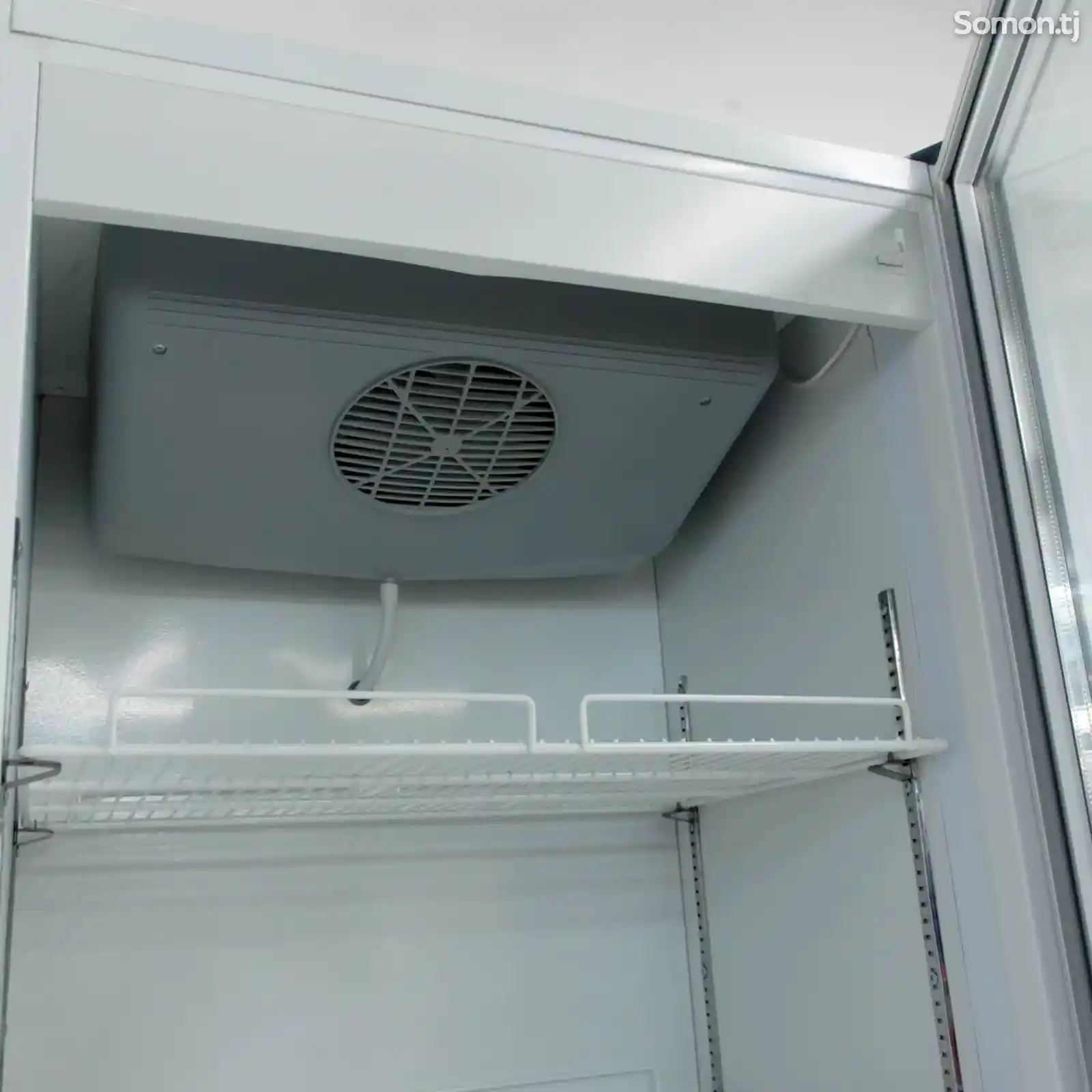 Холодильник витринный Ariada 700MS-6