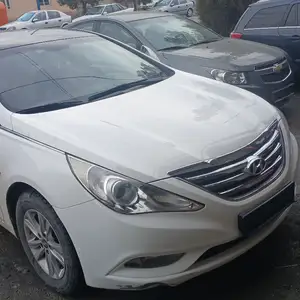 Hyundai Sonata, 2011