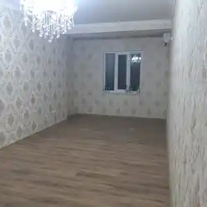 2-комн. квартира, 2 этаж, 56 м², повороти Ленинград