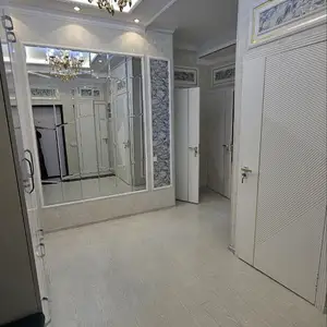 3-комн. квартира, 1 этаж, 80 м², 1мкр