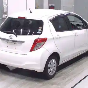 Нетанированные стекла от Toyota Vitz 2011