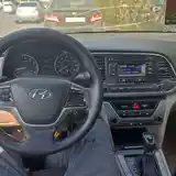 Hyundai Elantra, 2017-4