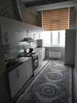 2-комн. квартира, 13 этаж, 75 м², саховат-7