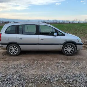 Opel Zafira, 2004