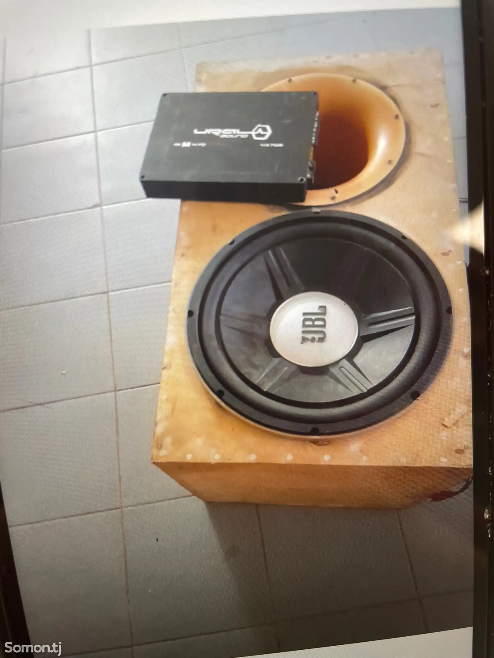 Сабвуфер JBL