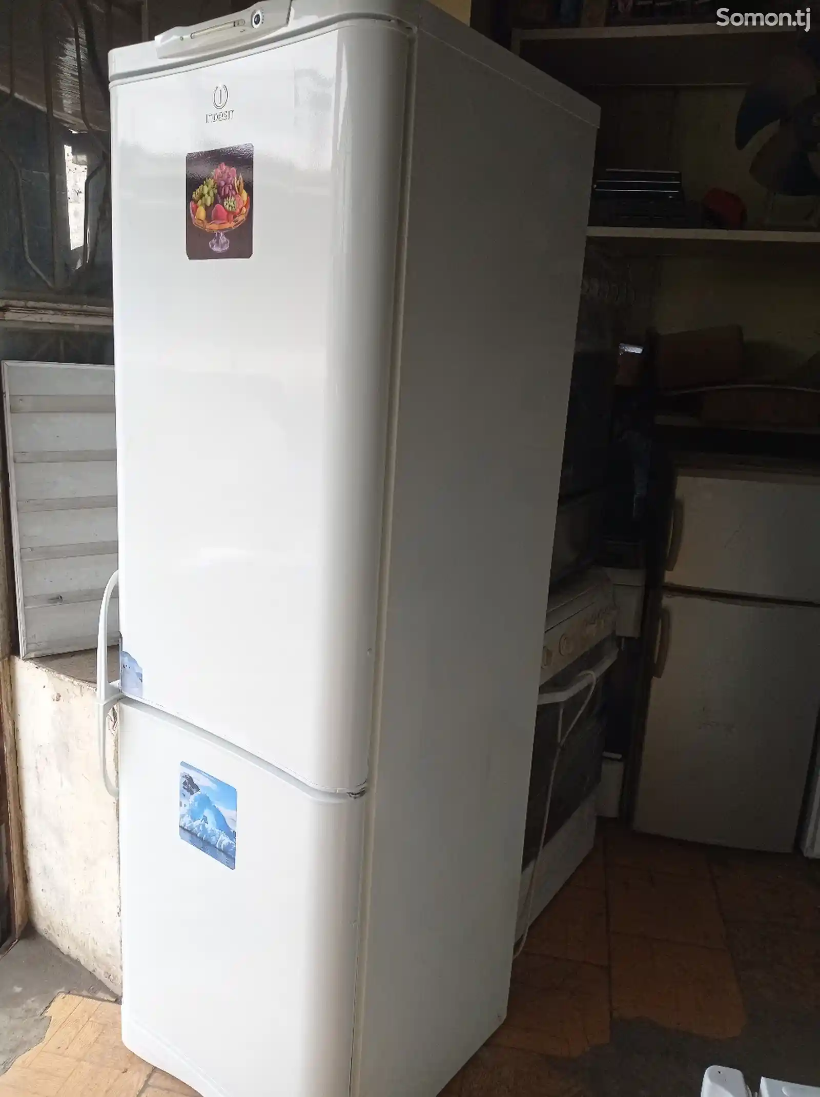 Холодильник Indesit-4