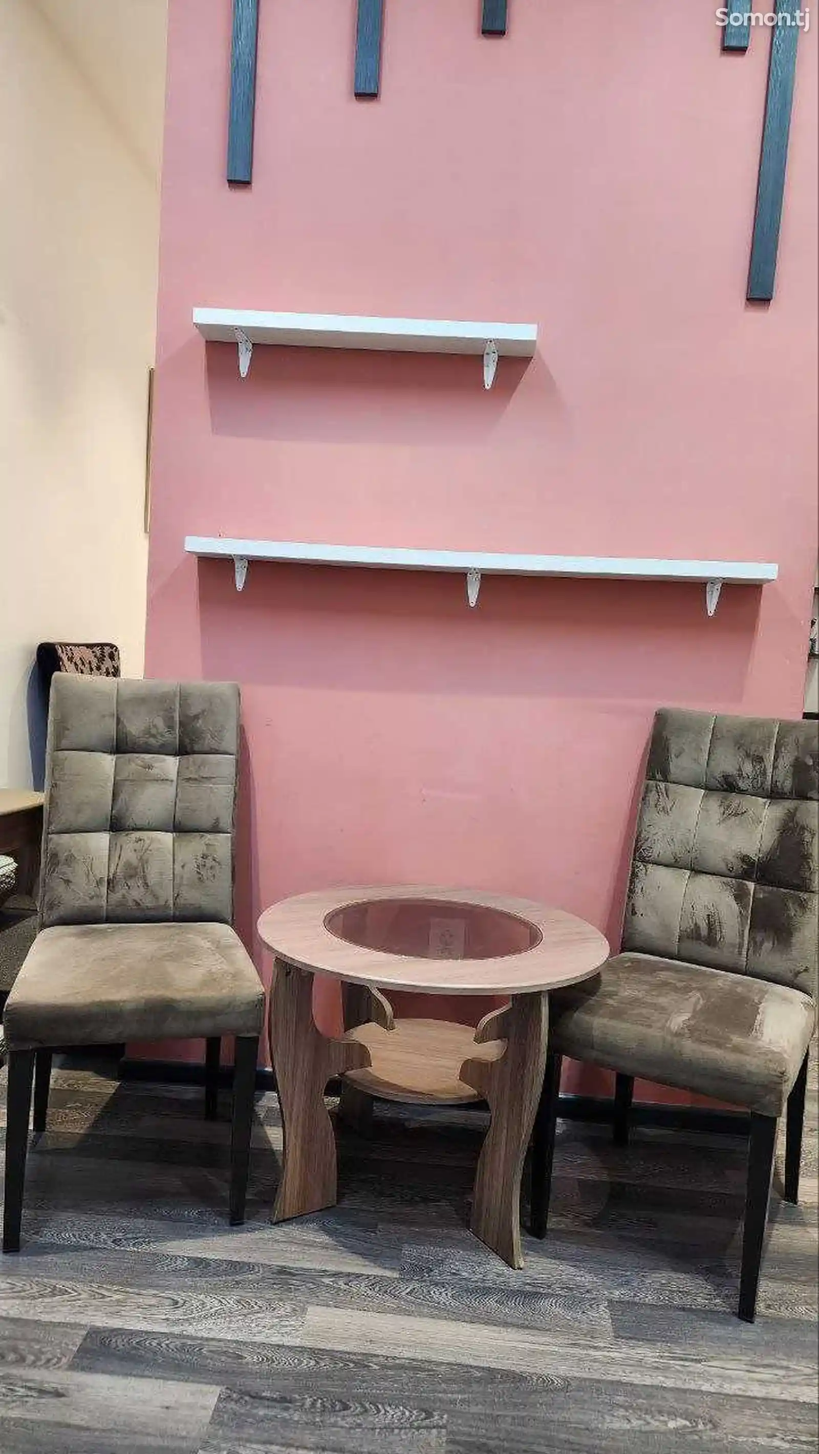 Кресло и кофейный столик-1