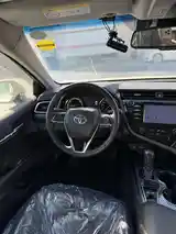 Toyota Camry, 2018-16