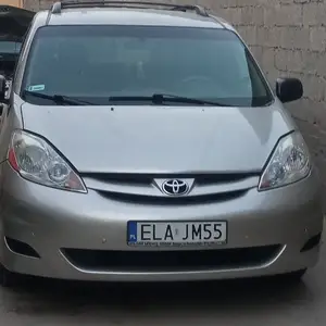 Toyota Sienna, 2009