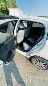 Toyota Vitz, 2015-9