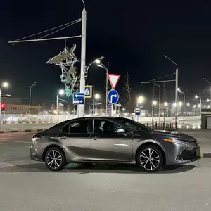 Toyota Camry, 2018