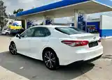 Toyota Camry, 2018-6