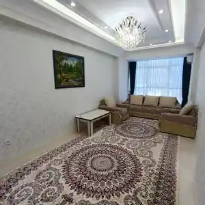 2-комн. квартира, 12 этаж, 70м², Ашан