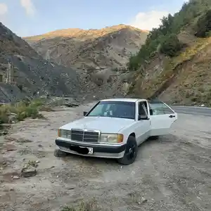 Mercedes-Benz W201, 1990