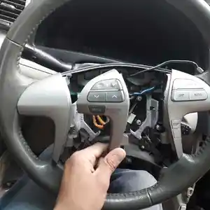 Кнопка руля на Toyota Camry V45