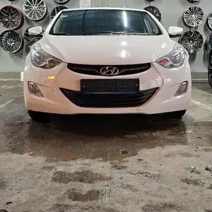 Hyundai Elantra, 2011