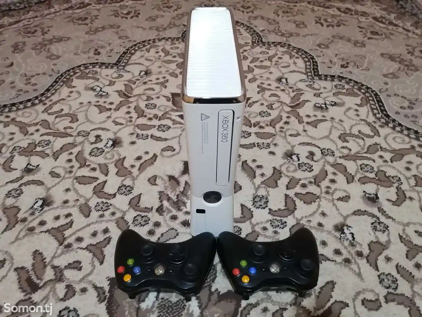 Игровая приставка Xbox 360 Slim 320Gb-1