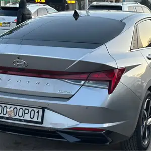 Hyundai Elantra, 2022