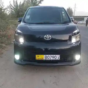 Toyota Voxy, 2008