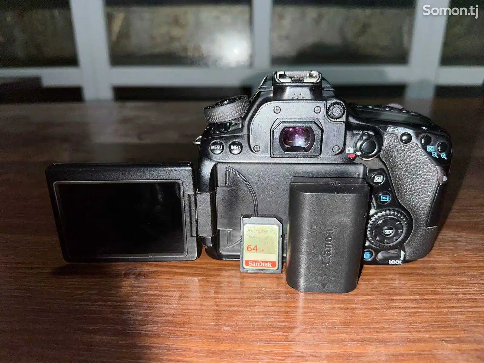 Фотоаппарат Canon 80D-1