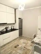 2-комн. квартира, 13 этаж, 48м², Маяковский-8