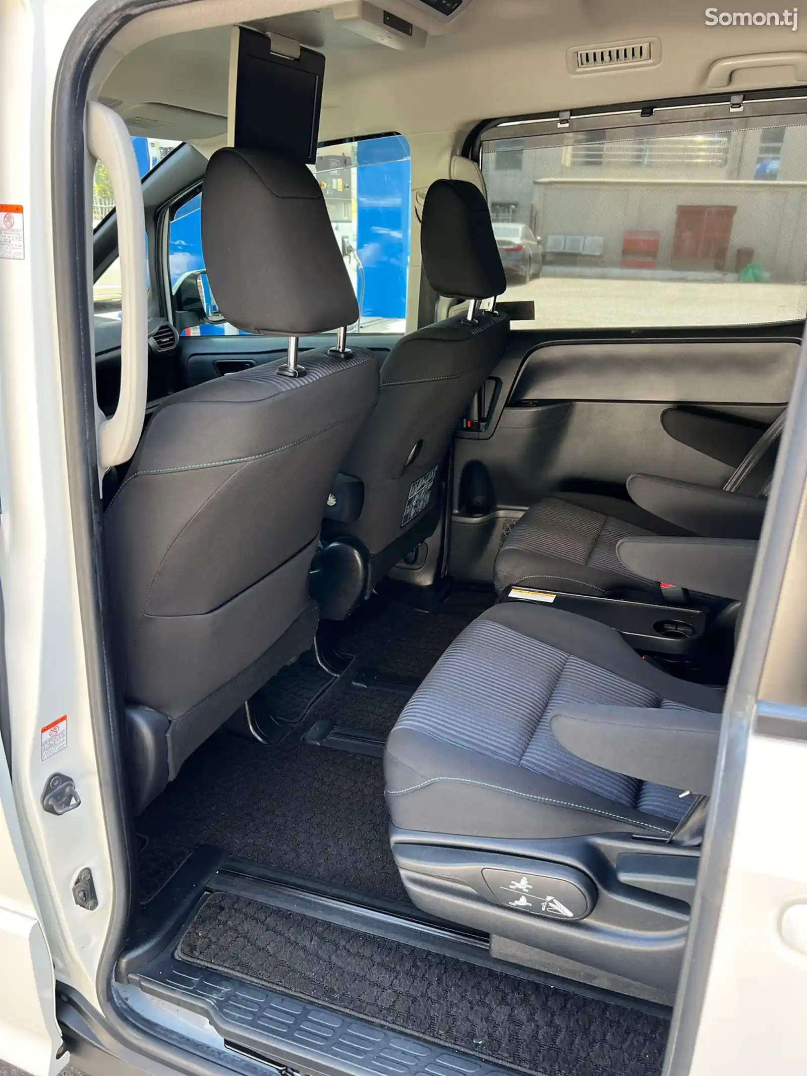 Toyota Voxy, 2014-8