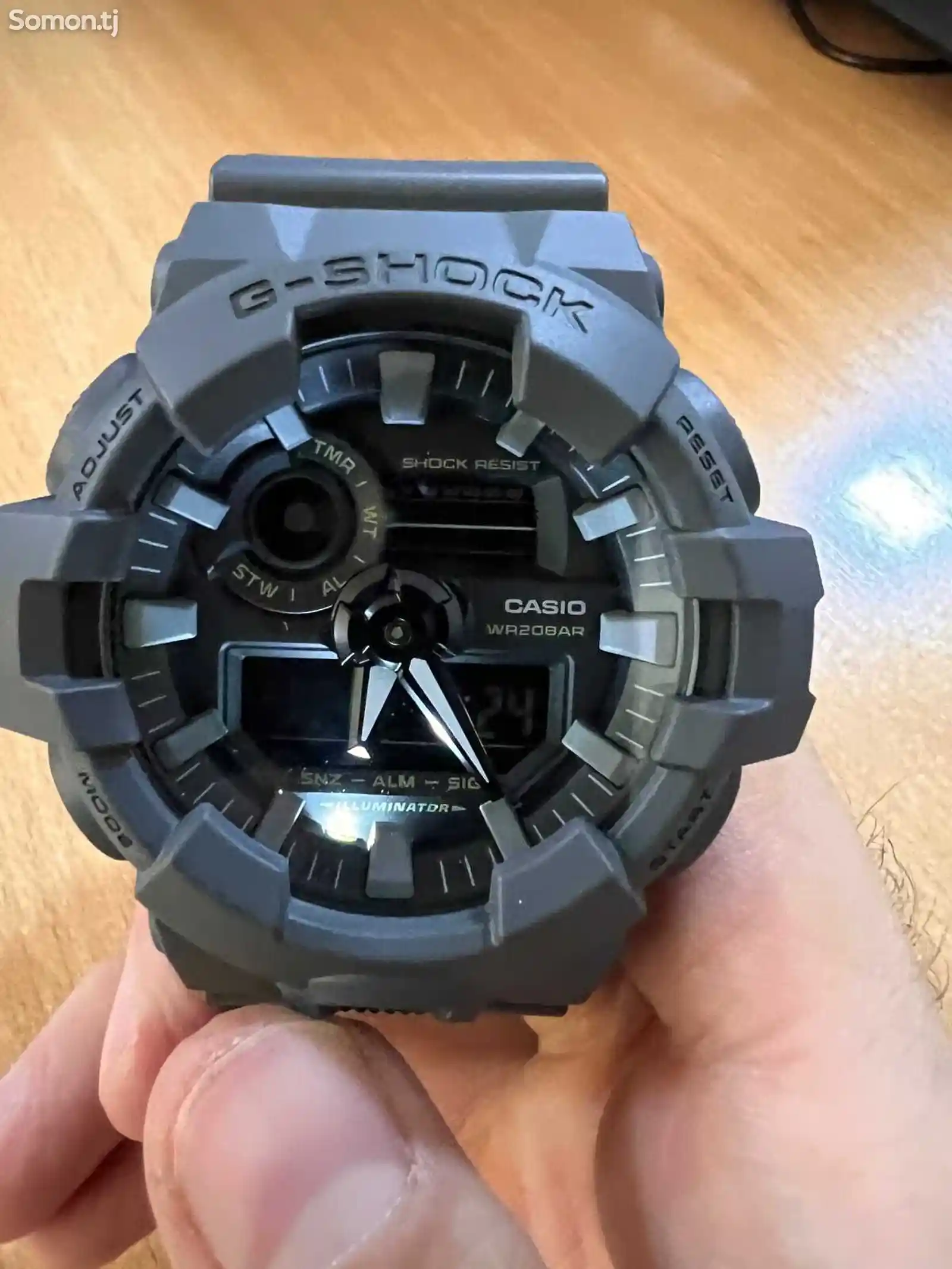 Часы Casio G-Shock GA700UC-8A-2