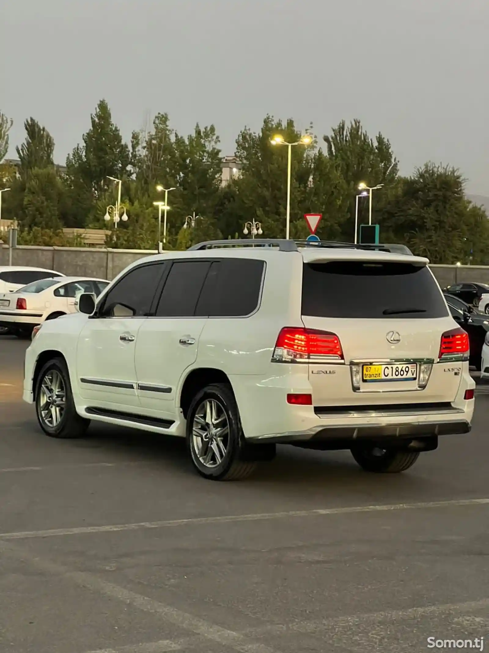 Lexus LX series, 2014-5