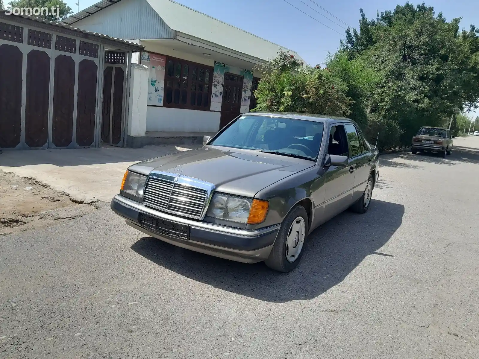 Mercedes-Benz W124, 1990-1