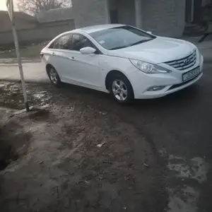 Hyundai Sonata, 2011