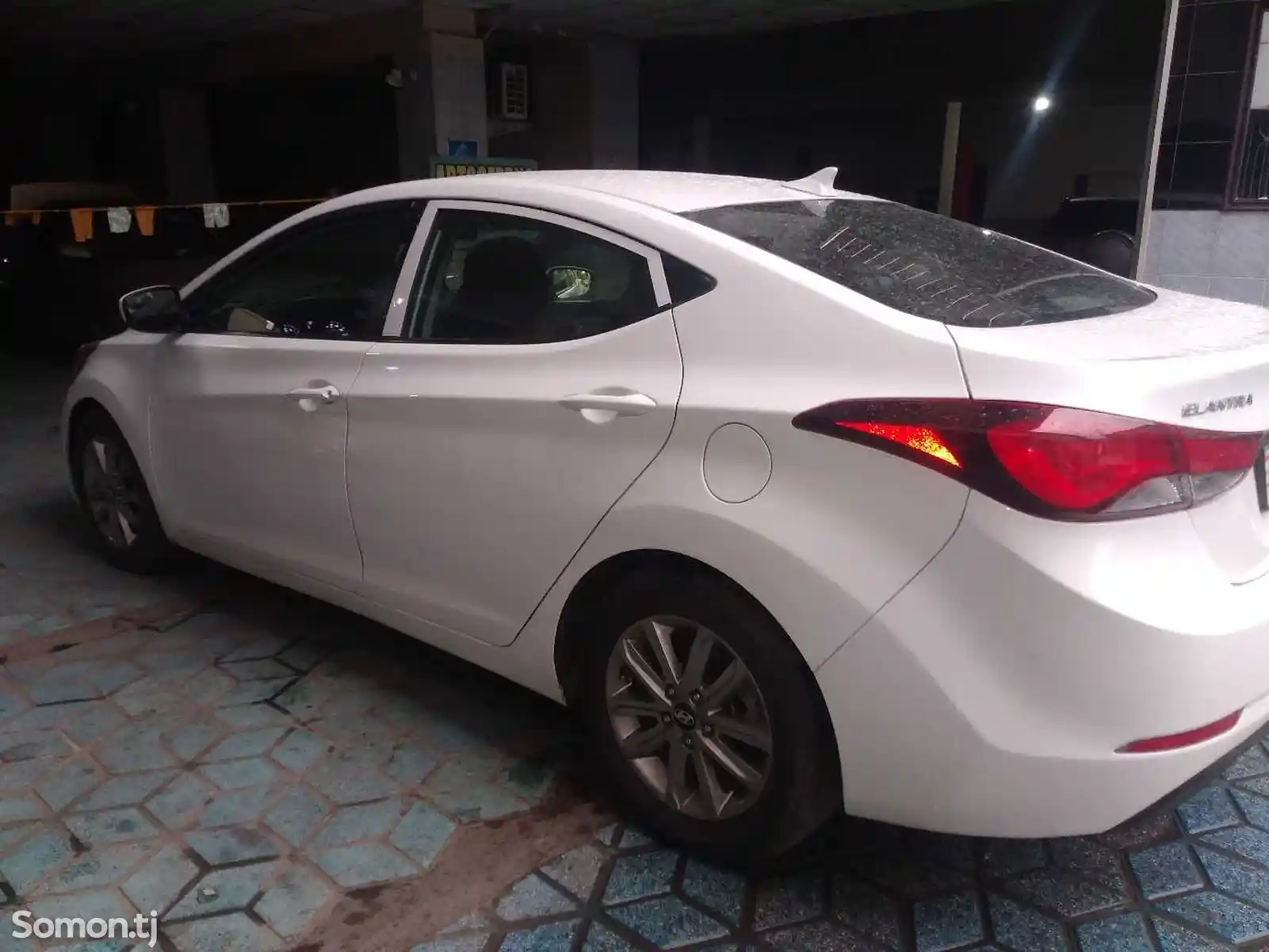 Hyundai Elantra, 2015-10