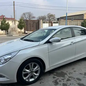 Hyundai Sonata, 2011