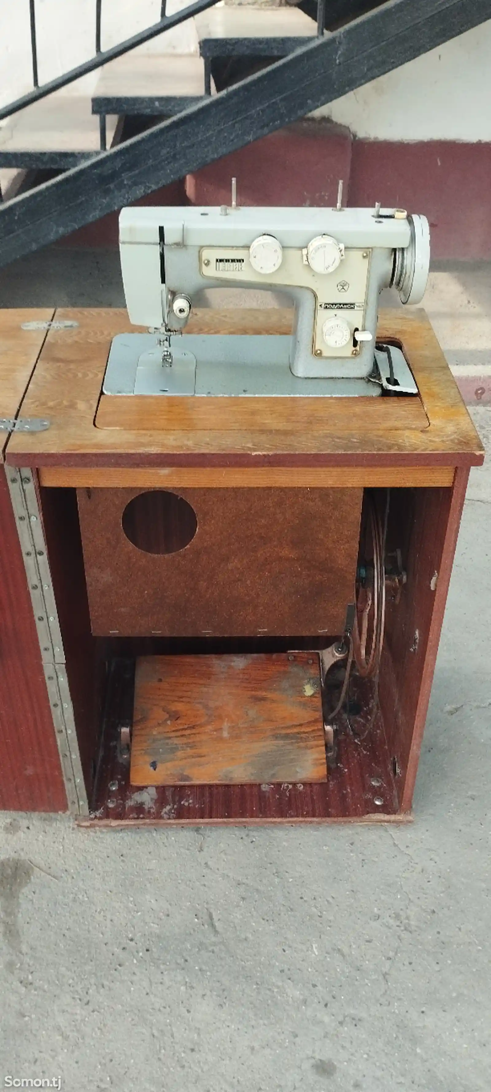 Швейная машинка Подольск 142-2