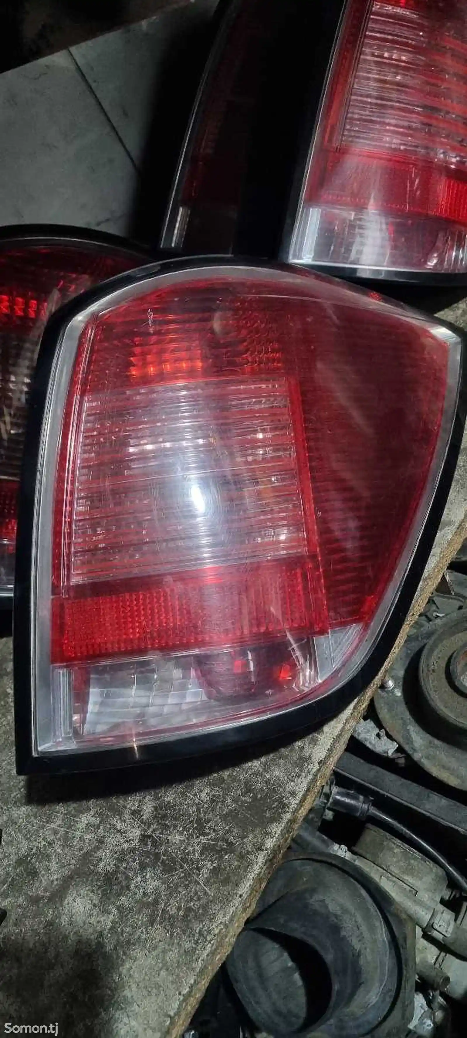 Правый задний фонарь на Opel Astra H-1