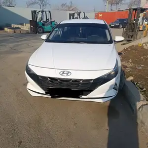 Hyundai Elantra, 2022