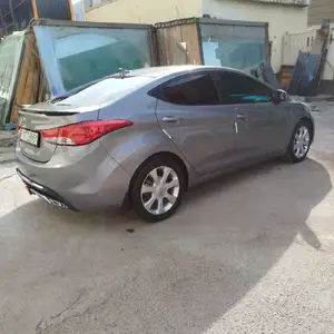 Hyundai Elantra, 2012