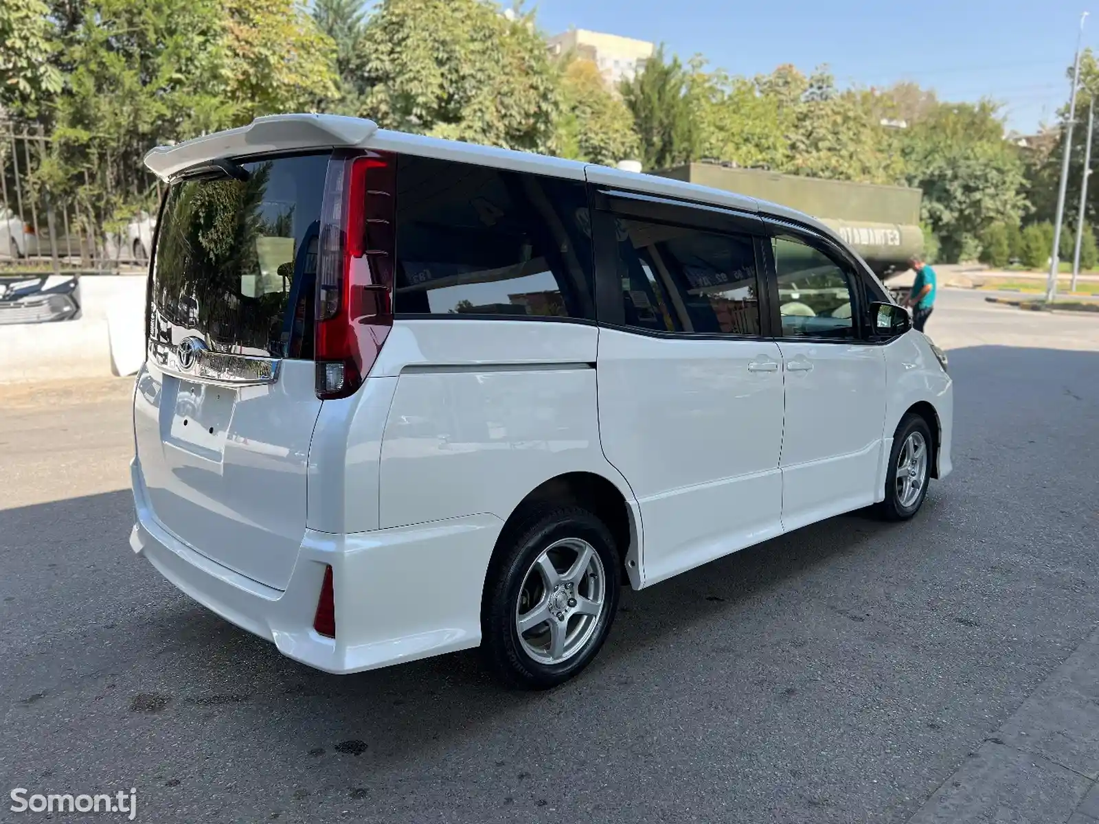 Toyota Noah, 2014-5