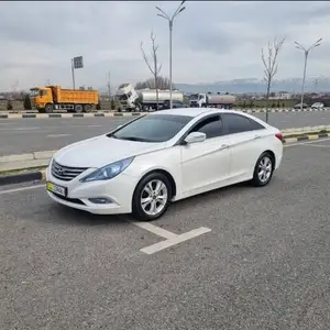 Hyundai Sonata, 2011