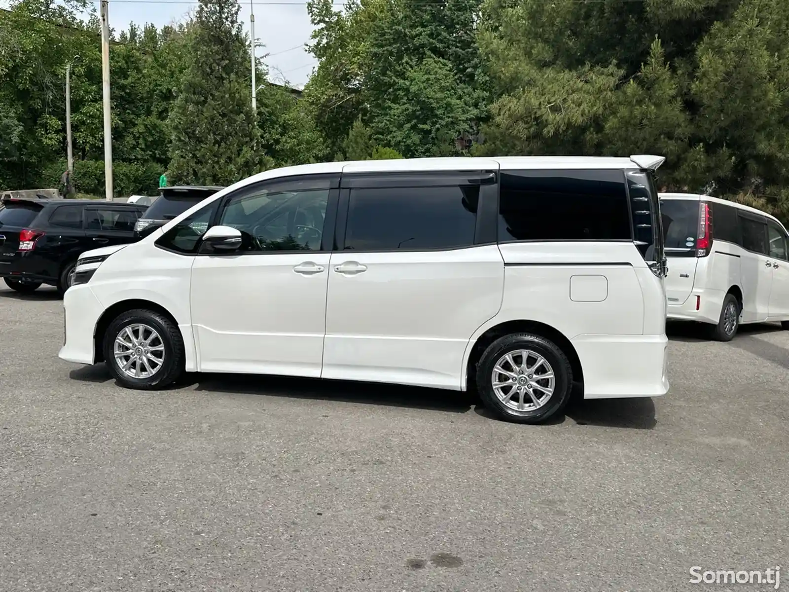 Toyota Voxy, 2014-8
