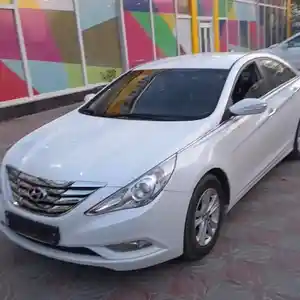 Hyundai Sonata, 2011