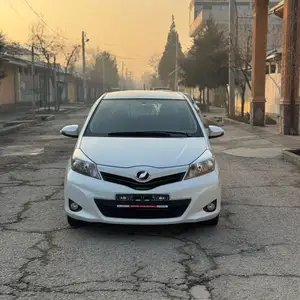 Toyota Vitz, 2015