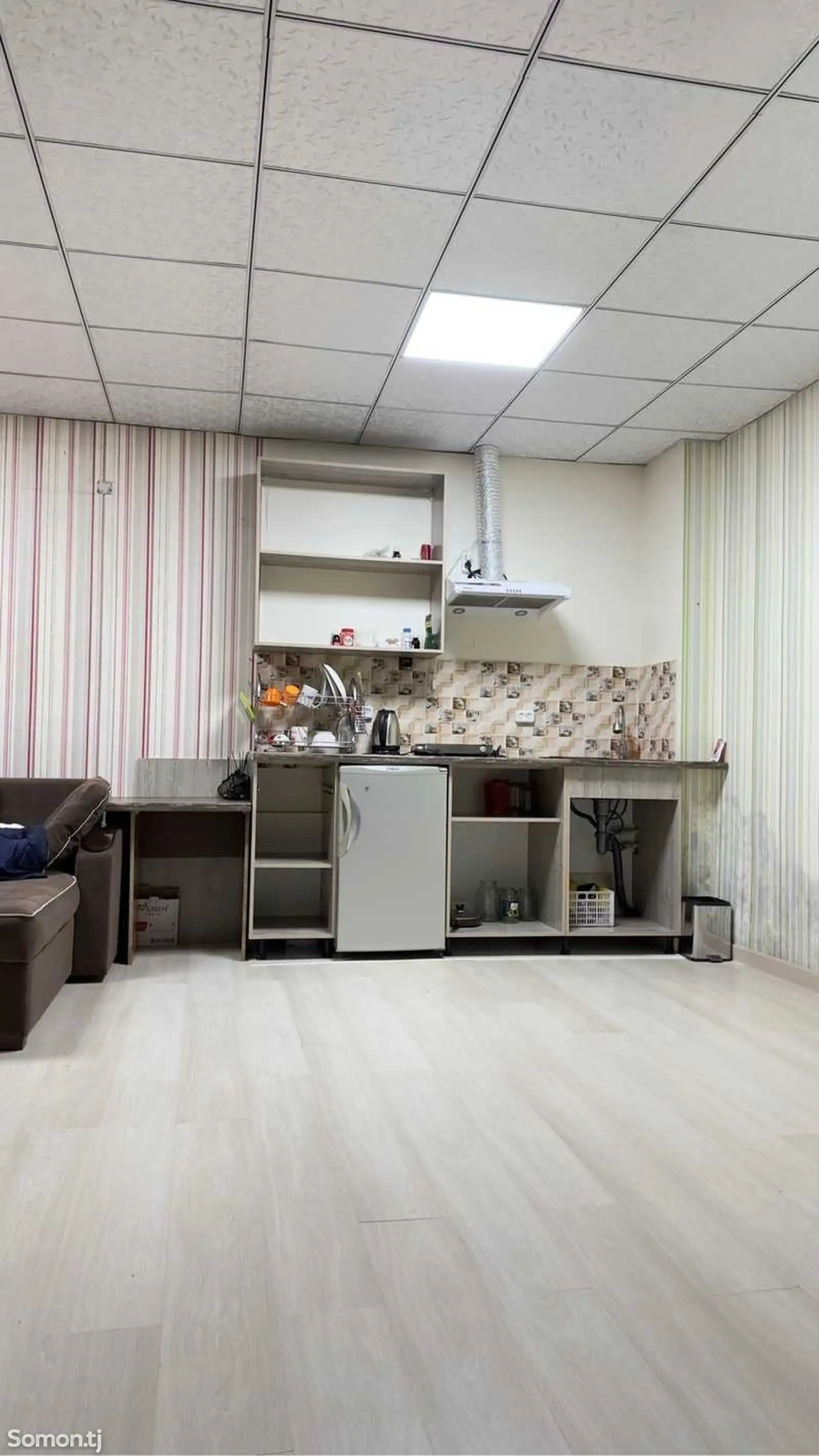 2-комн. квартира, Цокольный этаж, 75м², н. Шохмансур, аэропорт-1